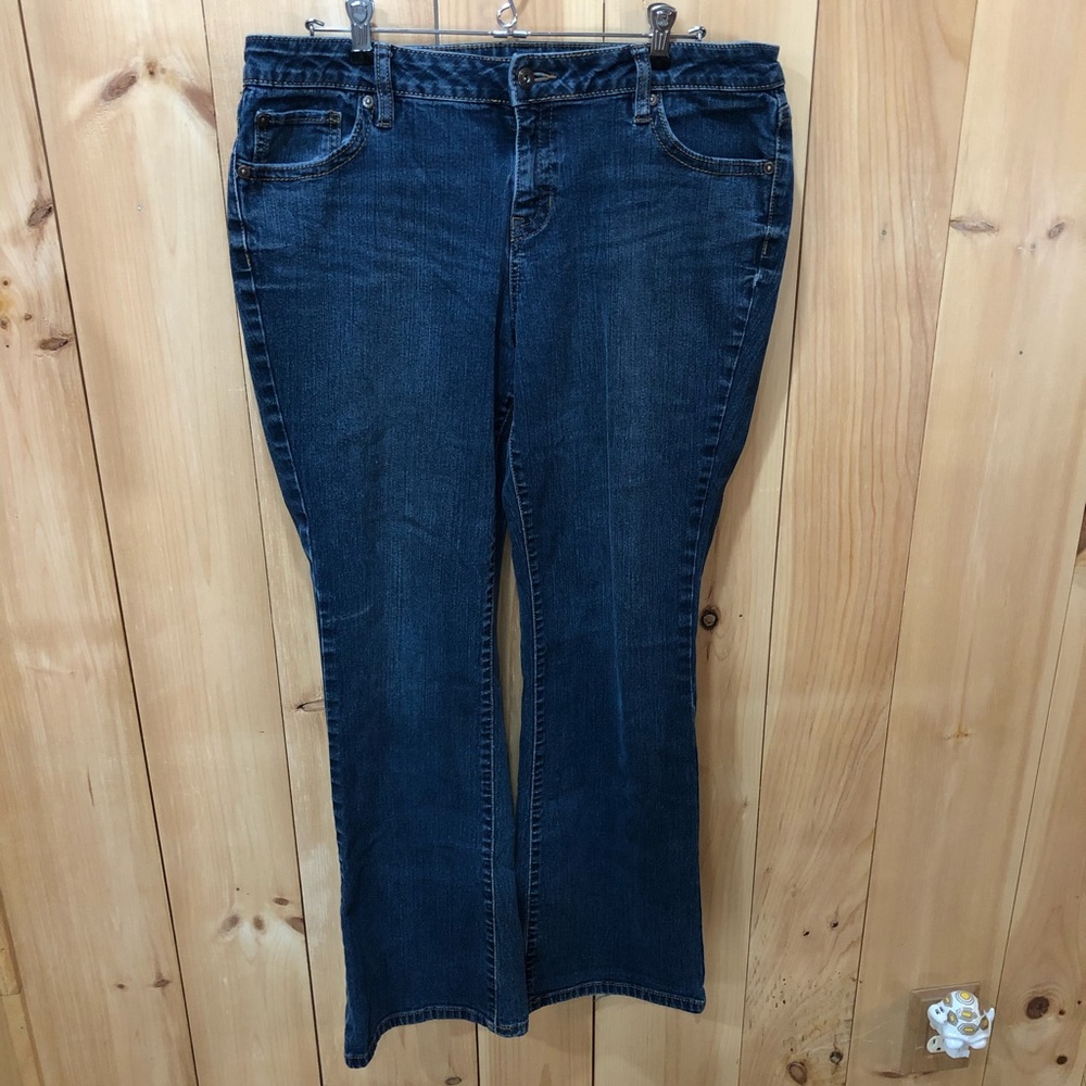 Apt 9 Women’s Boot Cut Jeans..
